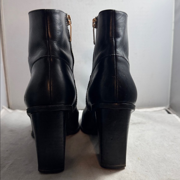 Saint Laurent Classic Black Leather Heeled Boots size 40 with box - Picture 6 of 15